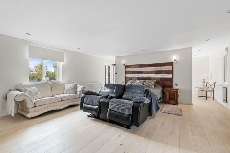 Master Bedroom - Super Deluxe En-Suite Room